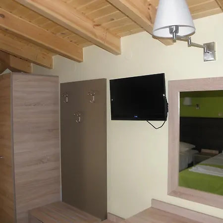 Makedonia 2* אואוראנואופולי